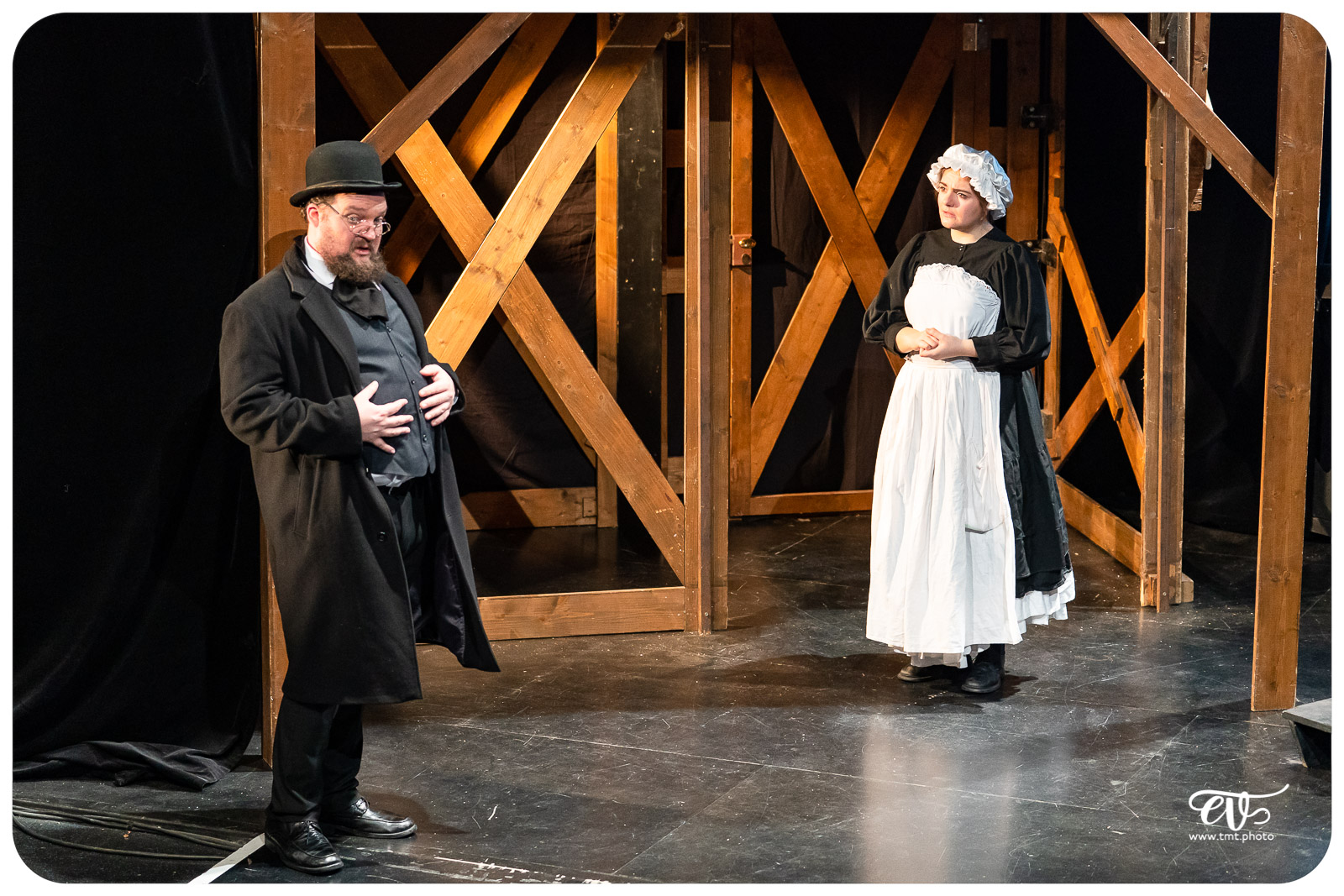 OLIVER TWIST (CIE LA MESNIE H.)